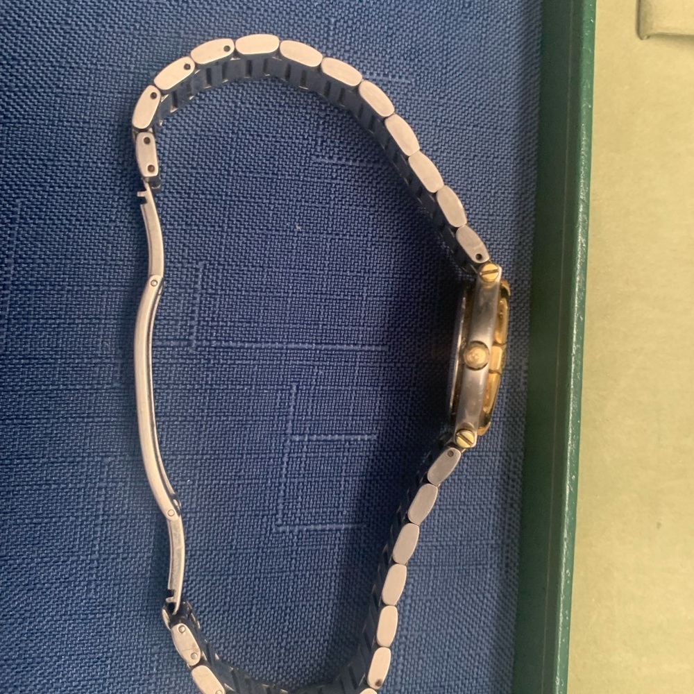 Gucci Watch Women's - Picture 4 of 8